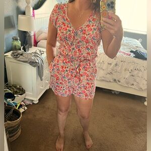 NWT bright floral American Eagle shorts romper! Backless, size small.